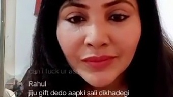Indisk Hunk Exponerar Sina Tillgångar Och Ruskar