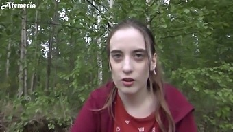 Teen Přítelkyně Dává Kouření V Lese A Polyká Mé Semeno