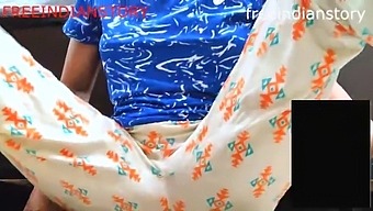 Indiase Tante Geeft Een Blowjob Tijdens Videogesprek
