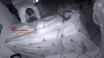 একজন পেশাদারের সাথে অদেখা মাসাজ সম্পর্ক।