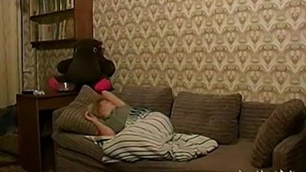 Authentieke Familieopname Met Vader En Dochter Op Intieme Momenten