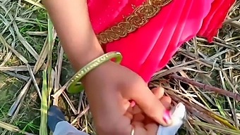 Bhabhi Caught Fucking In The Fields Of The Jungle