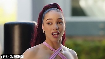 Ebony Porno Zvezdnica Alexis Dobi Svojo Ritko Nabito S Strani Svojega Trenerja