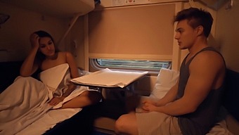 Onverwachte Seksuele Ontmoeting Met Een Vreemde In Een Trein