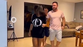 Barátaink Csatlakoztak Hozzánk Az Első Orgiájukra, Hogy Élvezték?