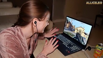 Một Thiếu Niên Tóc Vàng Bất Ngờ Trong Một Video Hd Độc Quyền Với Một Bất Ngờ Đặc Biệt Trong Một Vlog Sex.