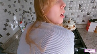 義理の娘の必死の精子探しが、野生的な出会いにつながる