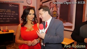 Ava Addams Betast Haar Borsten Terwijl Ze Andrea Diprè Speels Verleidt