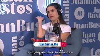 Intenzivní Orgasmus Yessicy Bunny Na Sexuálním Stroji Zachycený V Hd