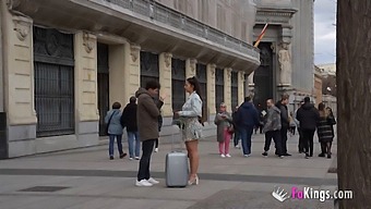Nuria Millan, Uma Garota Amadora, Adora Pegar Estranhos Na Rua Para Um Sexo Áspero