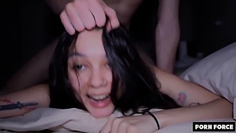Dva Vysokoškolští Studenti Se Sejdou Na Pozdním Nočním Sexuálním Setkání