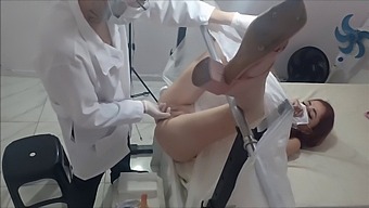 Một Bác Sĩ Phụ Khoa Bí Mật Thích Ngoại Tình Với Một Bệnh Nhân Mới.