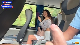 Phương Tiện Công Cộng Biến Thành Sân Chơi Cho Những Kẻ Biến Thái Khi Một Chiếc Xe Buýt Đầy Người Chứng Kiến Một Người Đàn Ông Tự Sướng.